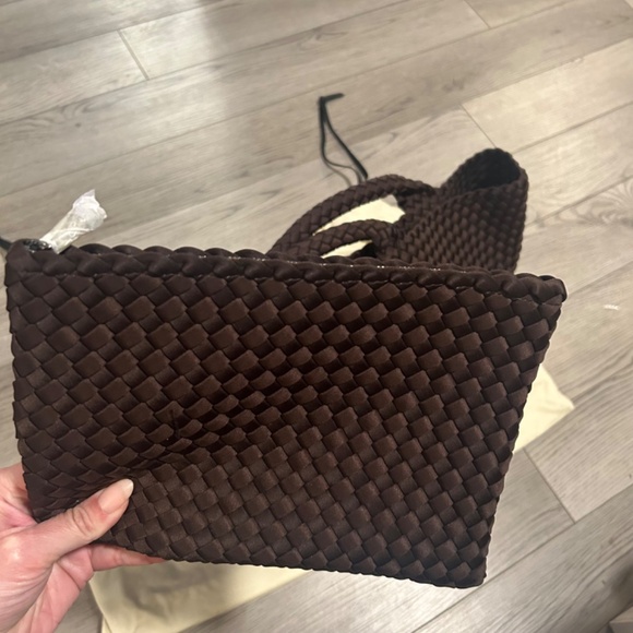 NEW NAGHEDI Handwoven St. Barths Large Tote Chocolate - Picture 4 of 6